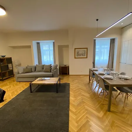 Dlouha Chic Old Town Apartment